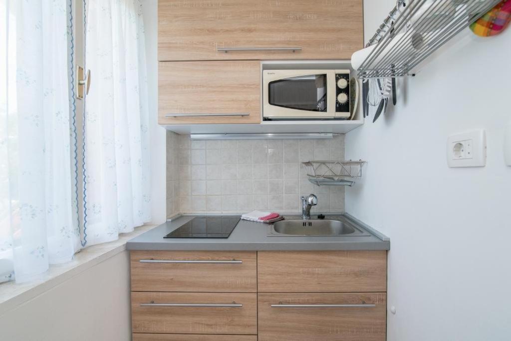 Apartments Natasa Supetar Exterior photo
