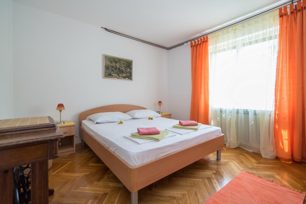 Apartments Natasa Supetar Exterior photo