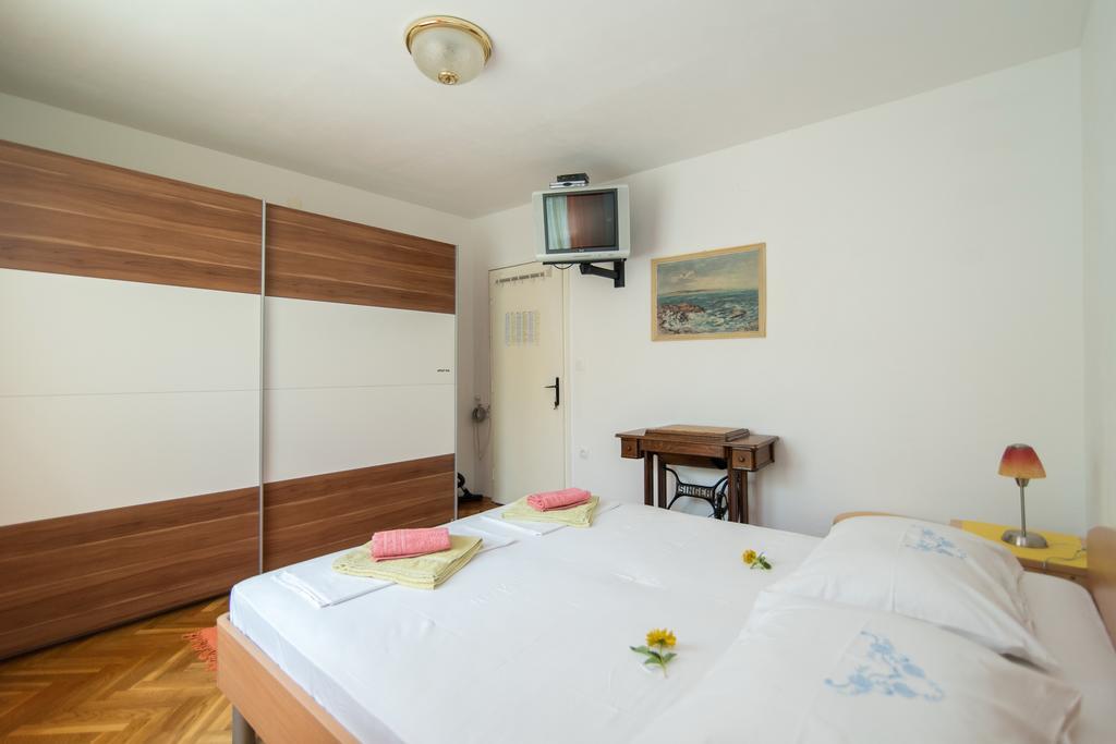 Apartments Natasa Supetar Exterior photo